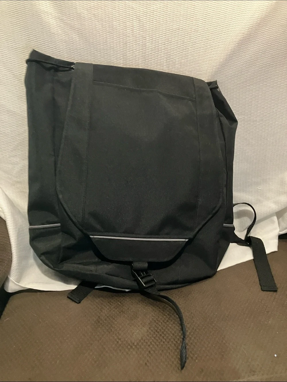Classic Black Men's Backpack with Buckle Closure - Leeds